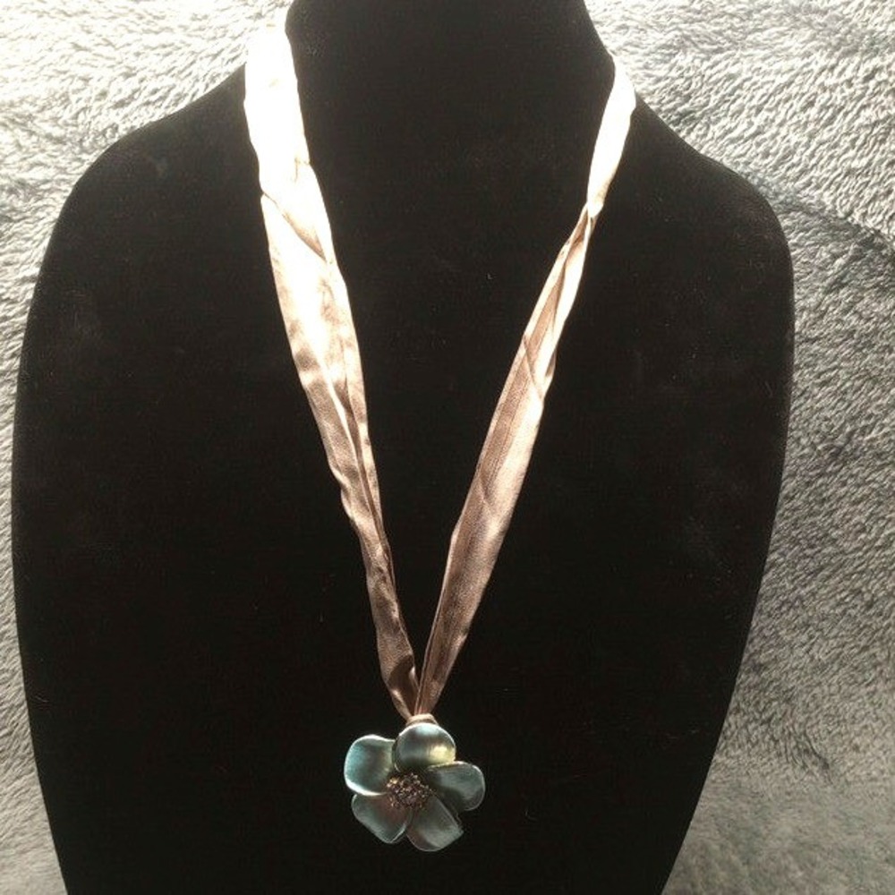 Bert Flower Pendant Necklace Blue Petals‎ Crystal Center Beige Ribbon Choker